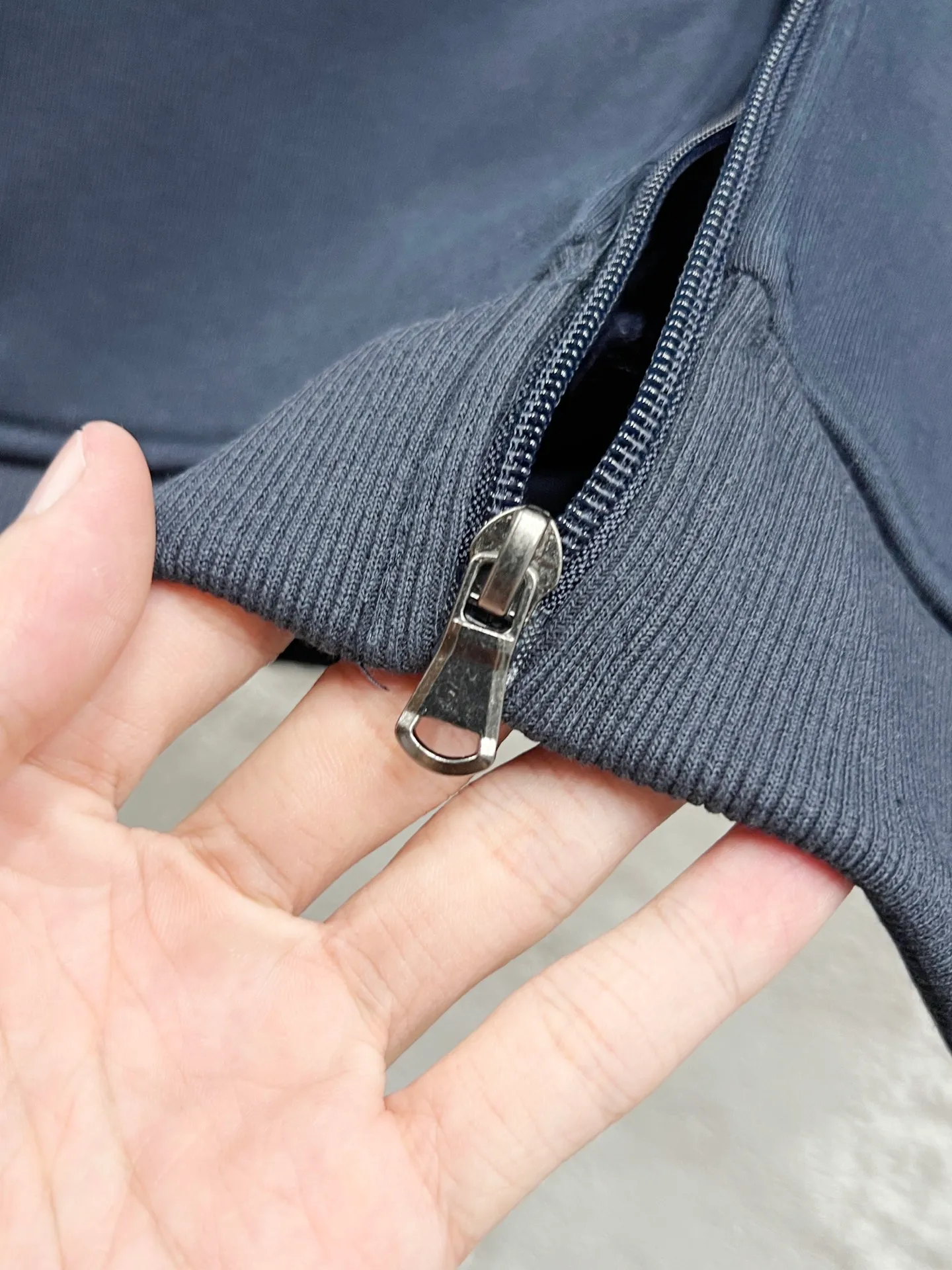 🅿️250 Style number: T63 pure cotton zipper sweatshirt, milk white, black, navy blue, gray, four colors Size: M-90-110 catties L-110-130 catties XL-130-150 catties 2XL-150-170 catties Color: navy blue